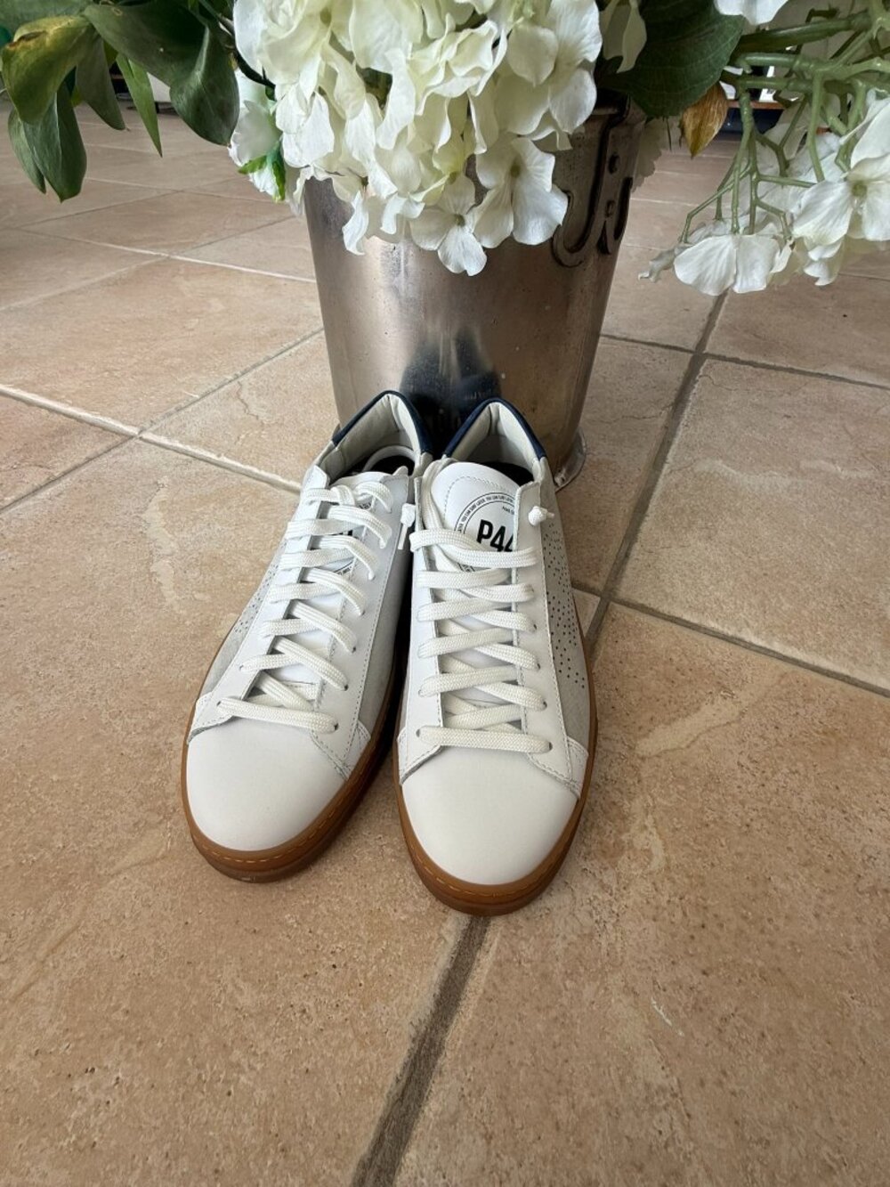 NWT P448 White Grey Leather Low Top Sneakers Gum Sole EU 40 US 9.5-10